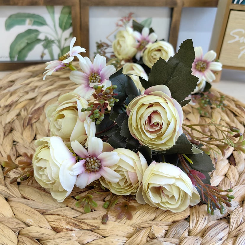 Искусственные цветы в Балашихе | Цветы искусственные «Камелии с мелкоцветом», сиренево-молочные, букет